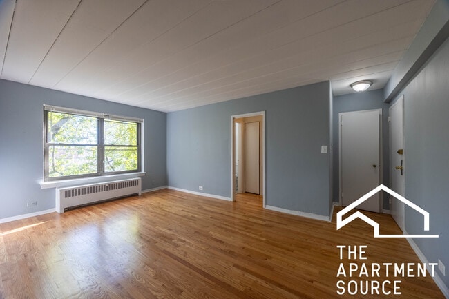 1360 W Touhy Ave in Chicago, IL - Foto de edificio - Building Photo