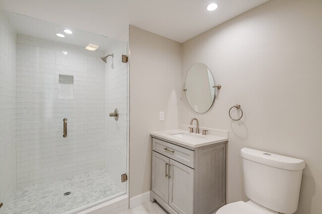 842 11th St in Santa Monica, CA - Building Photo - Building Photo