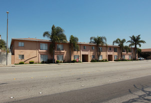 Courtyard Hawthorne Apartments