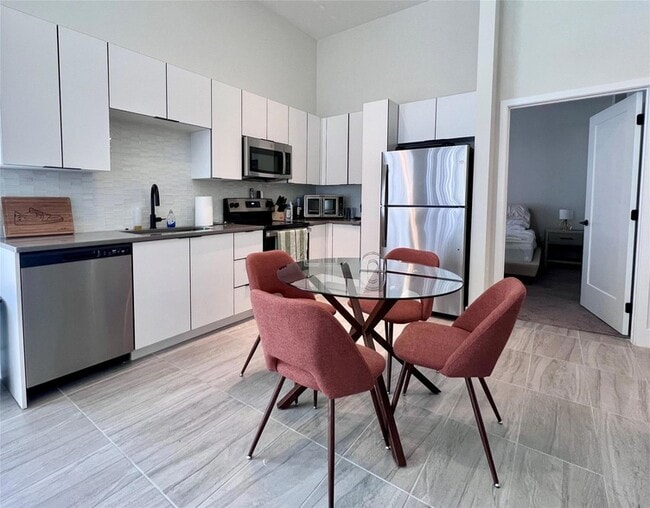 120 N Compass Way, Unit 125 in Dania Beach, FL - Building Photo - Building Photo