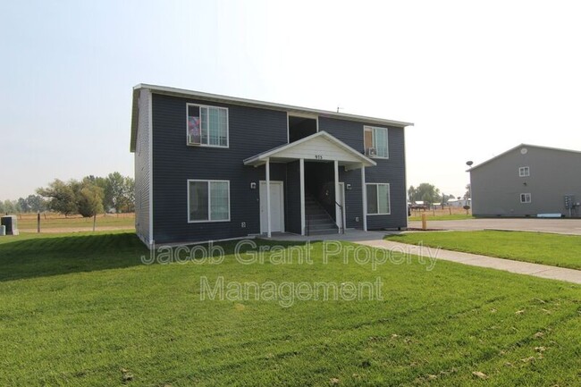 property at 975 Eve Dr