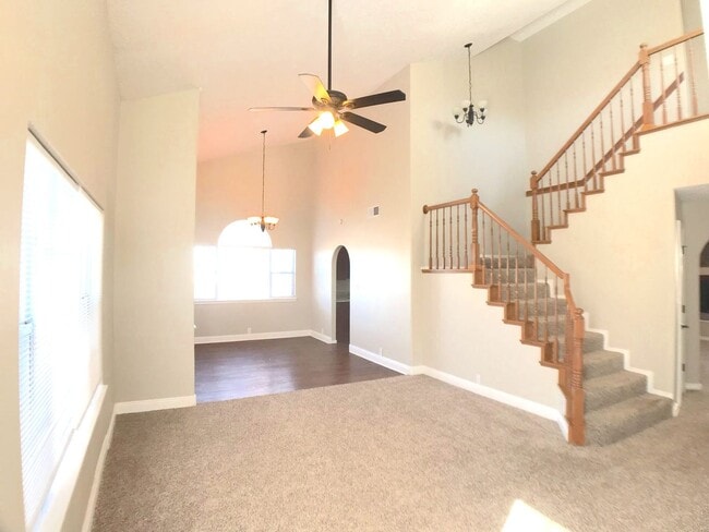 8735 Tierra Alegre Dr NE