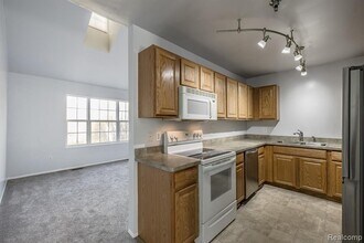 116 Saber Way in Lake Orion, MI - Building Photo - Building Photo