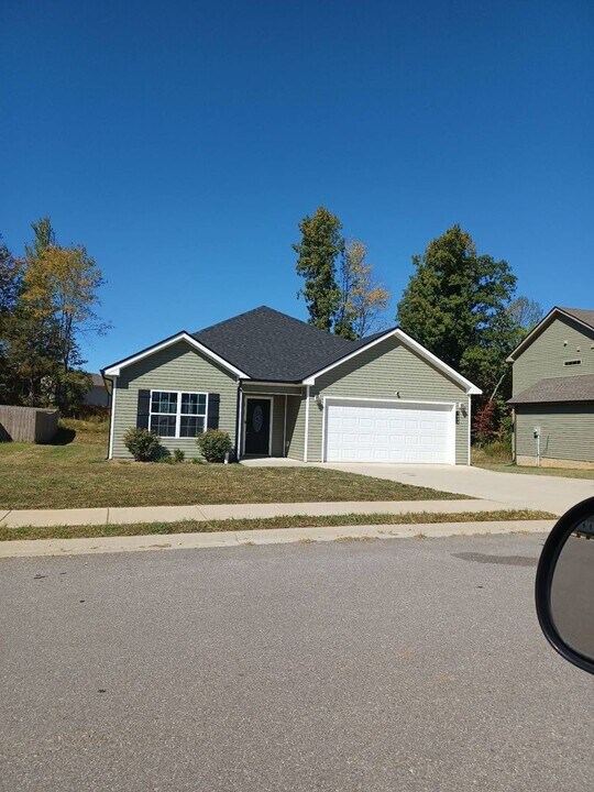 1620 Parkside Dr in Clarksville, TN - Building Photo