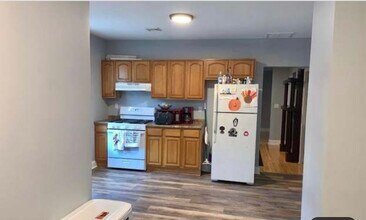 161 Shawmut St, Unit 3 in Fall River, MA - Building Photo - Building Photo