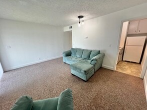 212 Riverside Dr in Jeffersonville, IN - Foto de edificio - Building Photo