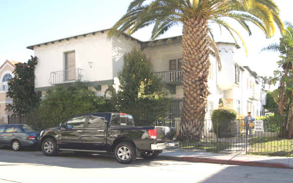 1614-1616 N Schrader Blvd in Los Angeles, CA - Building Photo - Building Photo