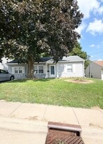 609 23rd St in Bettendorf, IA - Building Photo