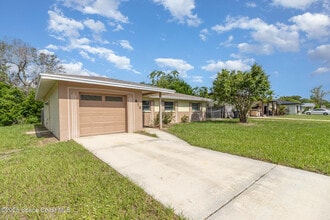 870 N Carpenter Rd in Titusville, FL - Building Photo - Building Photo
