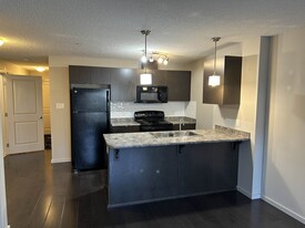 344 Windermere Rd NW in Edmonton, AB - Building Photo - Building Photo