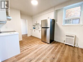 2880 Keele St in Toronto, ON - Building Photo - Building Photo