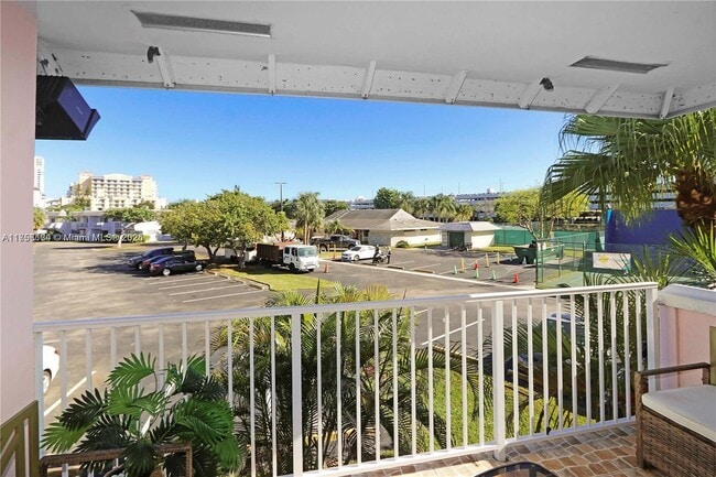 7560 SW 82nd St in Miami, FL - Building Photo - Building Photo