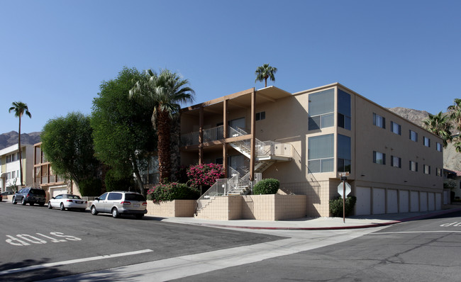 Thunderbird Terrace Apartments in Rancho Mirage, CA - Building Photo - Building Photo