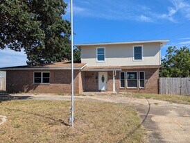 1007 Boulevard De La Parisienne in Mary Esther, FL - Building Photo
