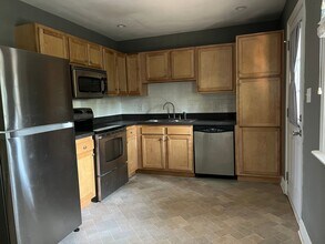 521 Clifton Rd in Versailles, KY - Foto de edificio - Building Photo