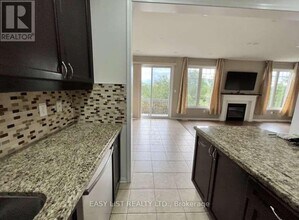 450 Cavanagh Ln in Milton, ON - Building Photo - Building Photo