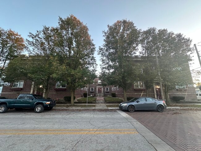 Walnut Manor Apartments in Kokomo, IN - Foto de edificio - Building Photo