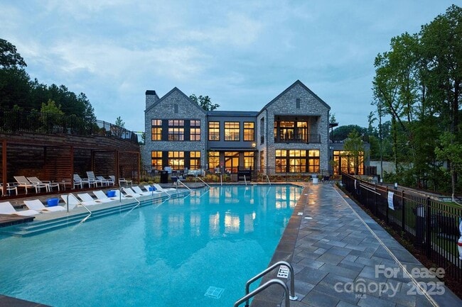 9132 Senator Royall Dr in Charlotte, NC - Building Photo - Building Photo