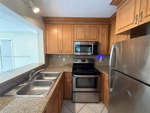 6555 W 26th Dr in Hialeah, FL - Building Photo - Building Photo