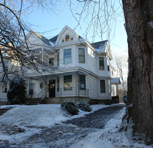 1042 Park Ave in Schenectady, NY - Foto de edificio - Building Photo