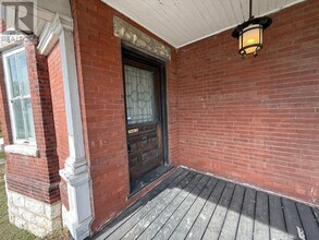 415 Davis Dr in Newmarket, ON - Building Photo - Building Photo
