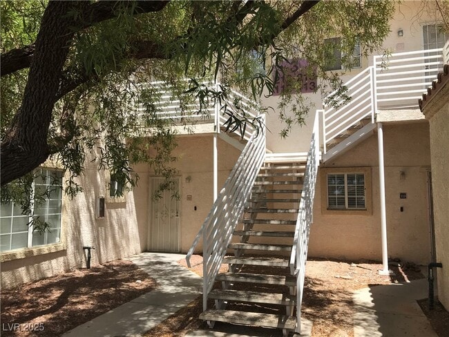 property at 1900 N Torrey Pines Dr