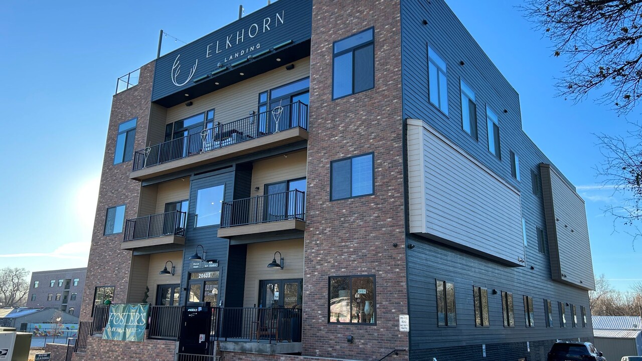 20605 Elkhorn Dr, Unit #303 in Omaha, NE - Foto de edificio