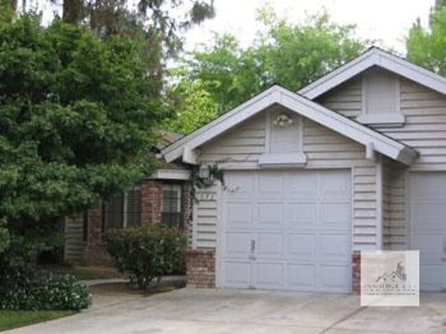 property at 673 E Pintail Cir