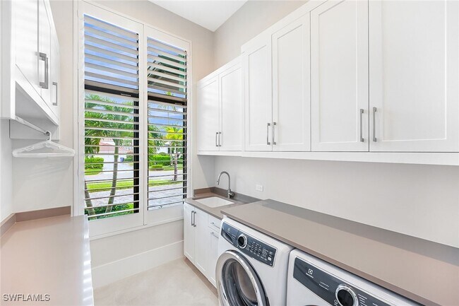 4646 Crayton Rd in Naples, FL - Building Photo - Building Photo