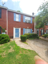 5767 Strathmoor Manor Cir in Lithonia, GA - Foto de edificio - Building Photo