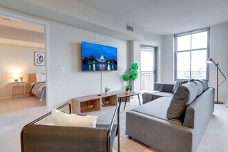 550 14th Rd S in Arlington, VA - Foto de edificio - Building Photo