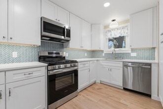 103 W Centre St in Fredericksburg, TX - Building Photo - Building Photo