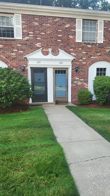 606 Windsor Dr N in Framingham, MA - Building Photo - Building Photo