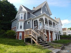 5 Clover St in Ansonia, CT - Building Photo