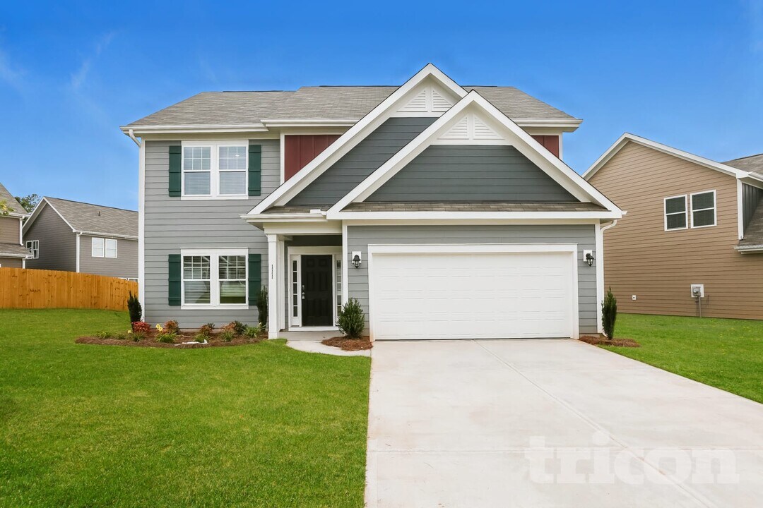 111 Halesworth Rd in Mooresville, NC - Building Photo