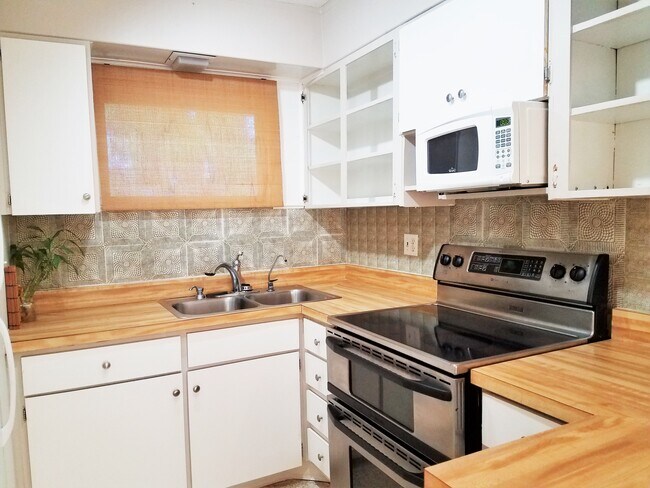 2155 Wood St, Unit A-26 in Sarasota, FL - Building Photo - Building Photo