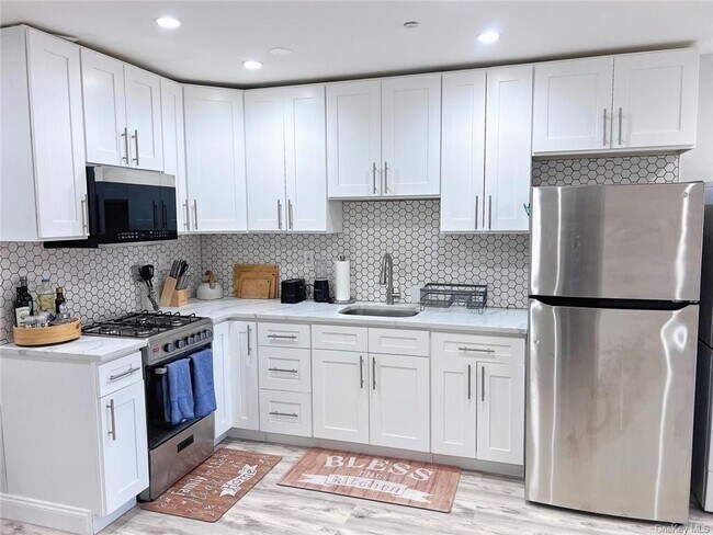 451 Castle Hill Ave in Bronx, NY - Building Photo - Building Photo