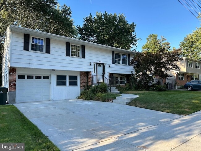 property at 924 Kenilworth Ave