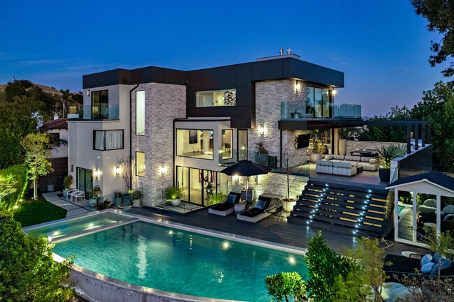 2251 Maravilla Dr in Los Angeles, CA - Building Photo - Building Photo