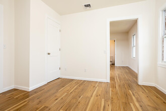 260 Washington St in New Britain, CT - Building Photo - Interior Photo