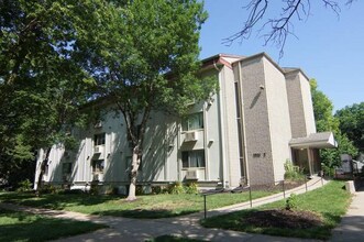 1810 E St in Lincoln, NE - Building Photo - Building Photo