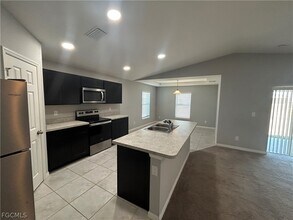 3921 NE 15th Pl in Cape Coral, FL - Building Photo - Building Photo