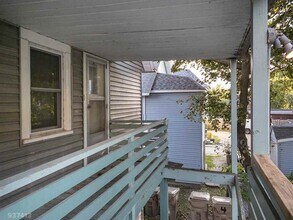 2416 E Washington Ave, Unit 1 in Madison, WI - Building Photo - Building Photo