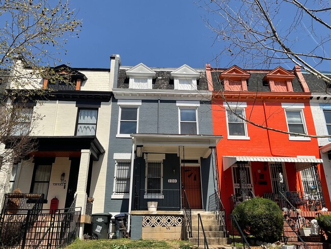 property at 120 Todd Pl NE