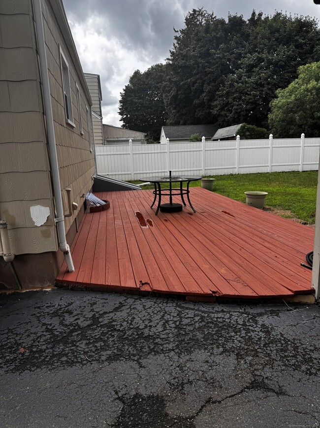 71 Linnmore Dr in Manchester, CT - Building Photo - Building Photo
