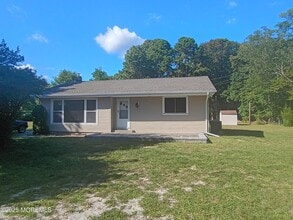 321 Locust Ave in Howell, NJ - Building Photo - Building Photo