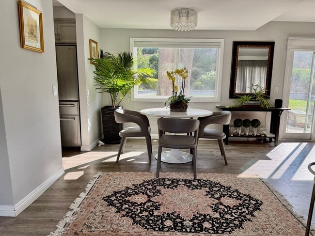 1742 Fisk Ct in Thousand Oaks, CA - Foto de edificio - Building Photo