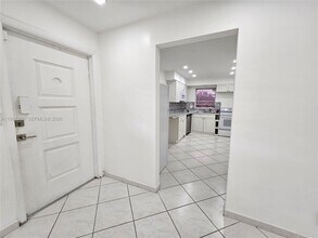 5401 Hollywood Blvd in Hollywood, FL - Building Photo - Building Photo