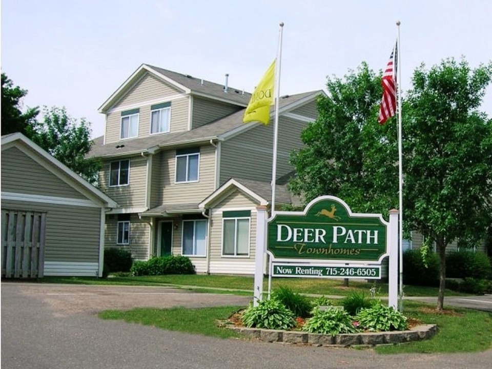 Deer Path Townhomes in New Richmond, WI - Building Photo