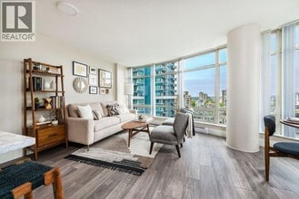 1288 Alberni St in Vancouver, BC - Building Photo - Building Photo